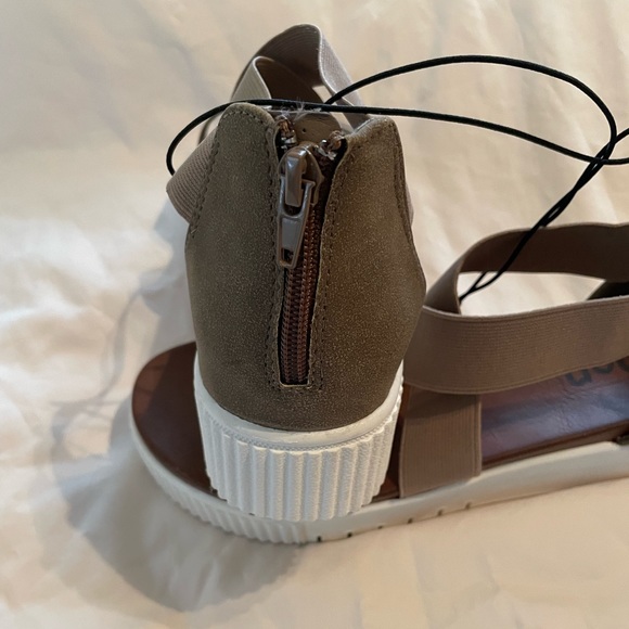 PoP Sandals - Picture 3 of 6